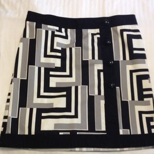 Ann Taylor geometric print white/black/gray skirt
