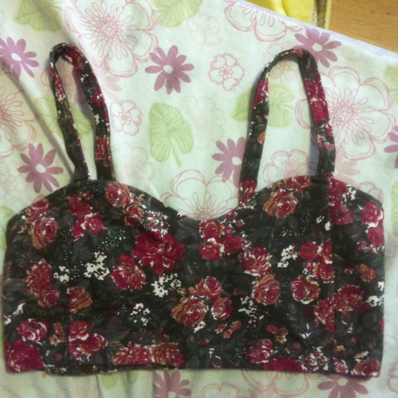 Brandy Melville floral chiyo top