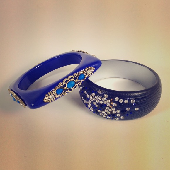 Jewelry - 💙Bundle Of 2 Blue bracelet Bangles💙