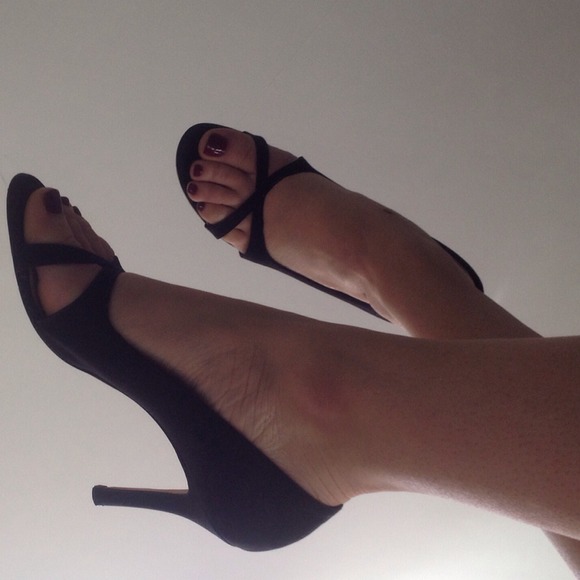 Crepe de chine open toe pump