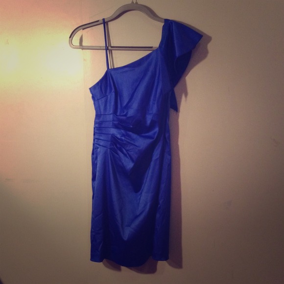 Blue one-shoulder cocktail dress