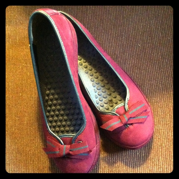 Size 8 fuchsia (with gray) flats