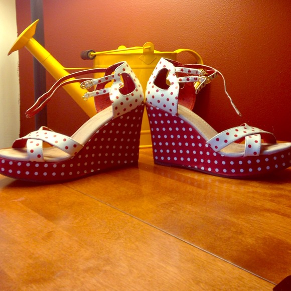 Amazing red and white polka dot platforms!