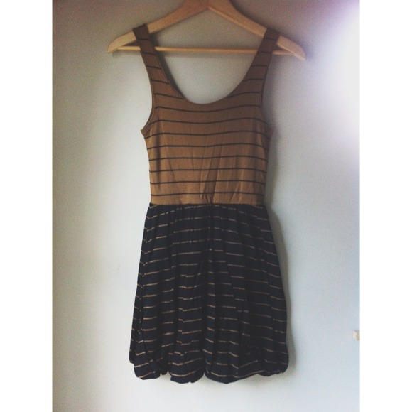 SOLD. cute autumn dress.