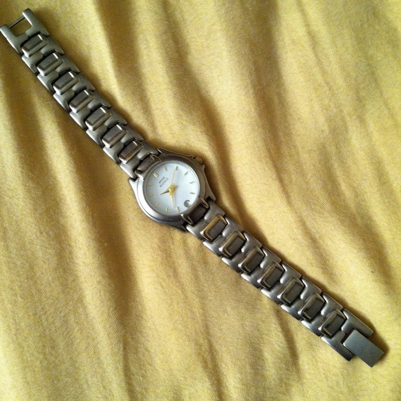 Petite size watch