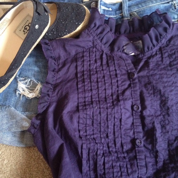 Tops - 🎉HP🎉Converse One Star Ruffled Blouse.