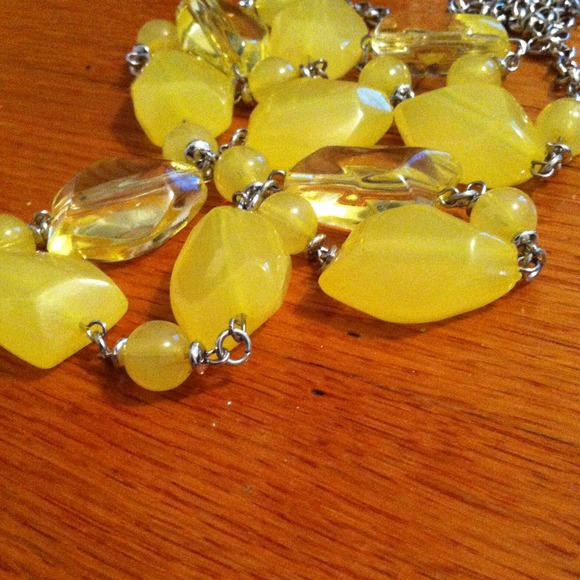 Yellow Chunky Beaded Necklace - Picture 3 of 3