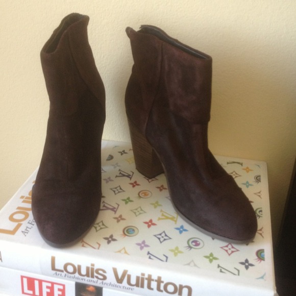 NWT burgundy suede Newbury booties - Picture 2 of 3