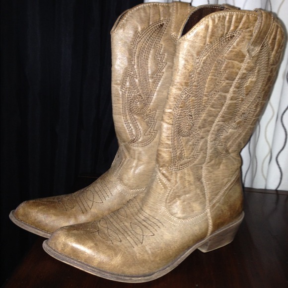 Price reduced! Cowgirl Boots, sz 7.5