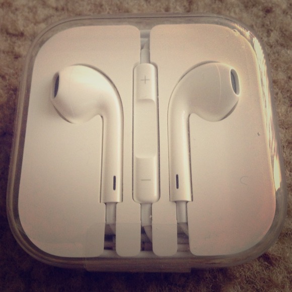 New In Box! Apple (iPhone/iPad) Earbuds