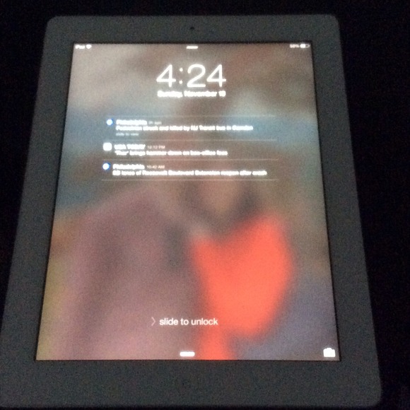 iPad 2 16 gb wifi with smart case from Khomo