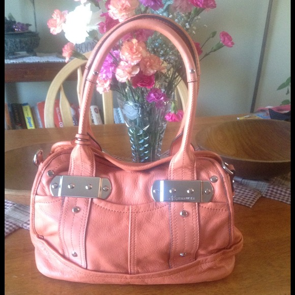 💟Genuine Leather B.Makowsky Handbag in Salmon💟