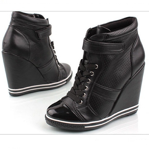 Black Wedge Sneakers Shoes White Stripe Sz 5 or 6