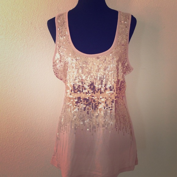 🚨SOLD🚨 Light peachy pink beaded tank