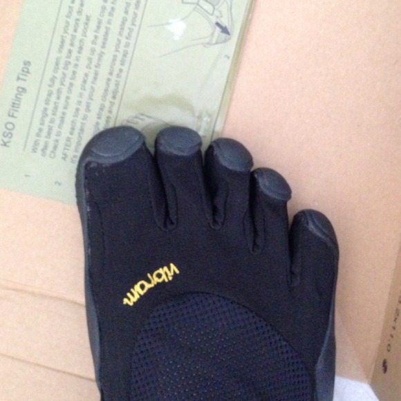 Vibram left 44 right 45.