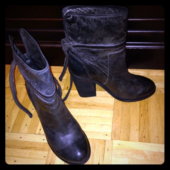 🚫Sold🚫 black/ grey heeled boots