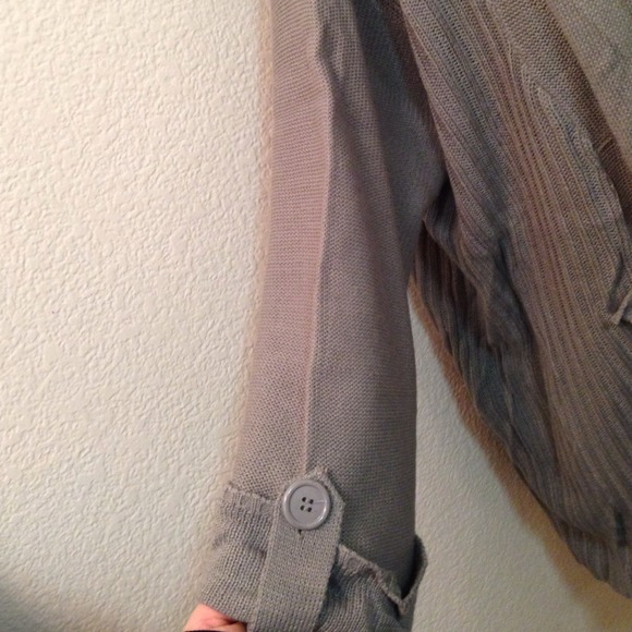 🚨SOLD🚨 Grey open sweater - Picture 2 of 3