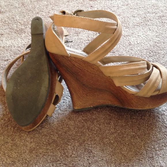 ☀️Super cute strappy wedge - Picture 2 of 2