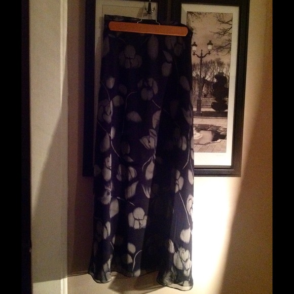 Oscar DeLaRenta 100% SILK floor length skirt 6