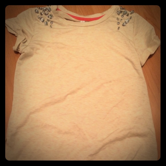 ❌SOLD❌Cream T-shirt with jeweled sleeves