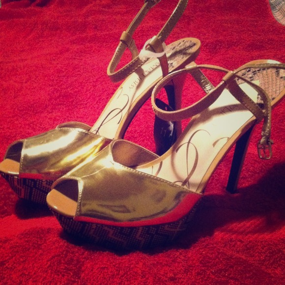 Gold heels. NWT
