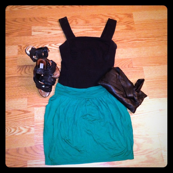 ✂PRICE CUT✂ BCBG Cotten skirt with pockets.Size xs