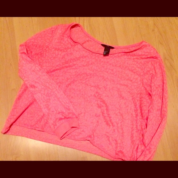 Cute pink top, cropped with long sleeves!
