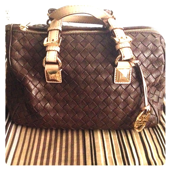 RESERVED 😉😉 AUTHENTIC MICHAEL KORS SATCHEL