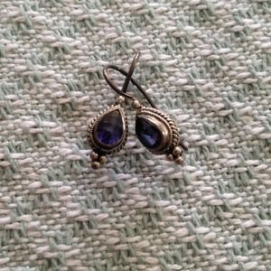 Vintage look earrings with blue crystal.