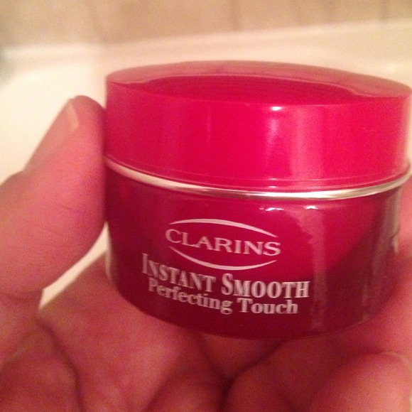 TRADED. Clarins INSTANT SMOOTH perfecting touch