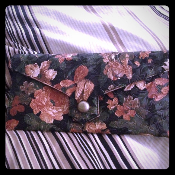 Floral clutch