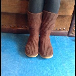 💥REDUCED💥brown crochet uggs negotiable