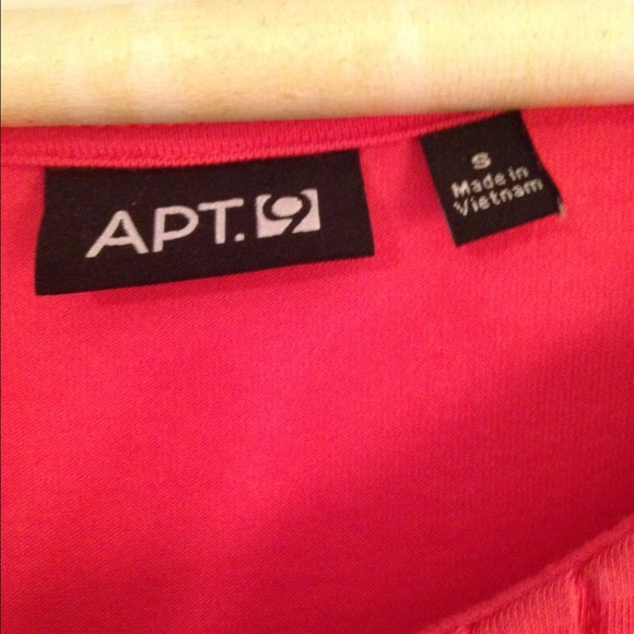 Coral colored blouse. - Picture 2 of 2