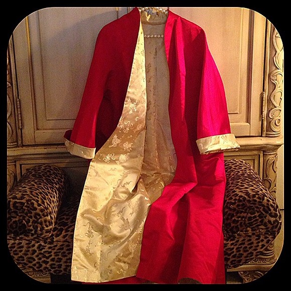 Stunning lipstick red champagne Asian evening coat - Picture 3 of 4