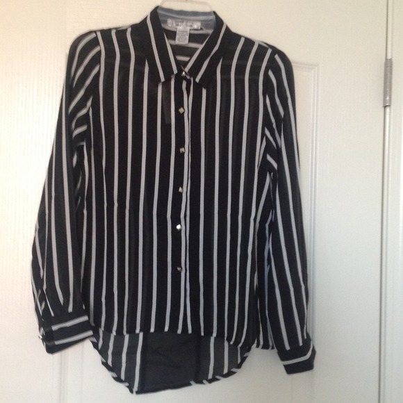 Tops - NWT top -M