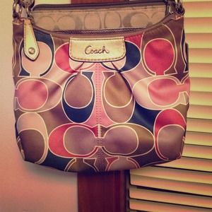 Coach small purse! Cross body skinny gold strap!