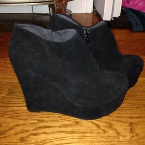 Deena & ozzy suede wedge boot