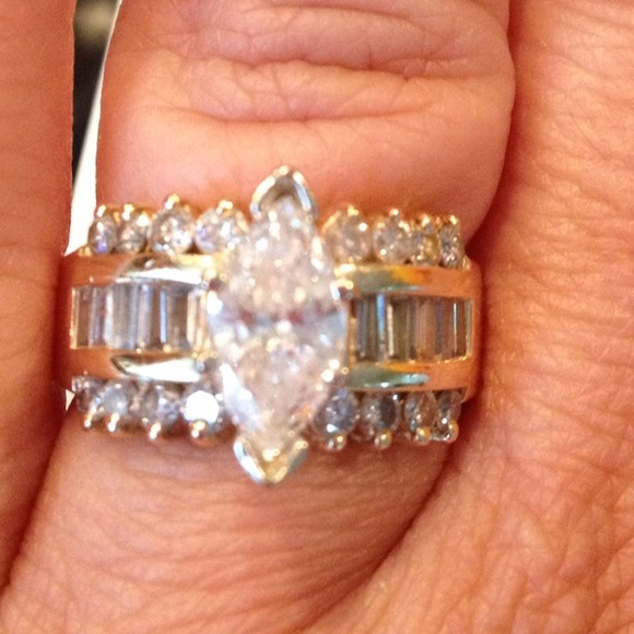 Gold Diamond Ring/Band - Picture 1 of 5