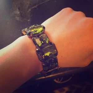 Big jeweled green bracelet