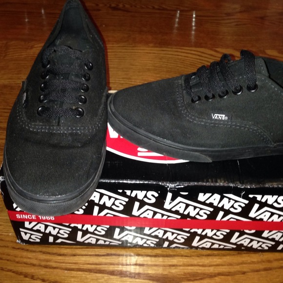 Vans all black lo pro