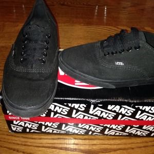 Vans all black lo pro