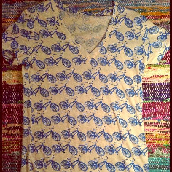 NWOT! BDG Bicycle V-neck