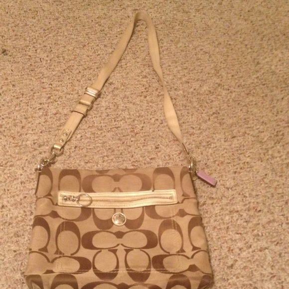 Coach purse 😍😍pre loved and needs a new home😄💕