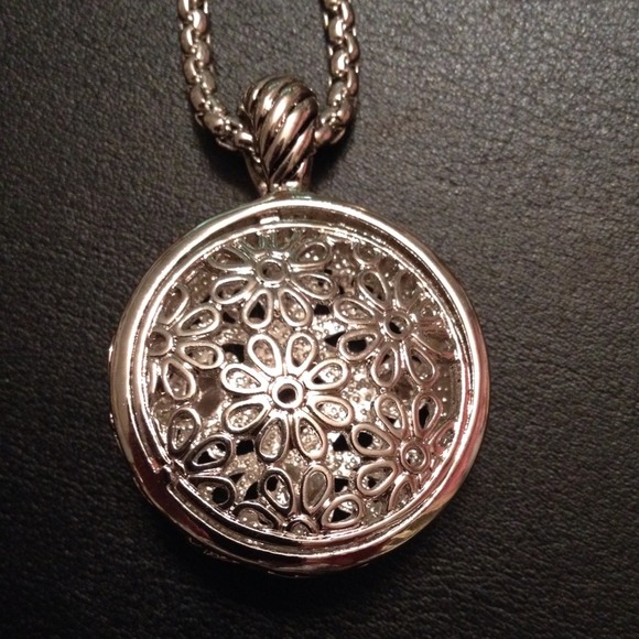 Necklace - Picture 3 of 3