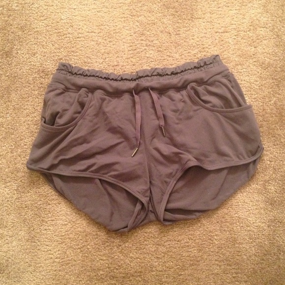 Lululemon Gray yoga shorts❤