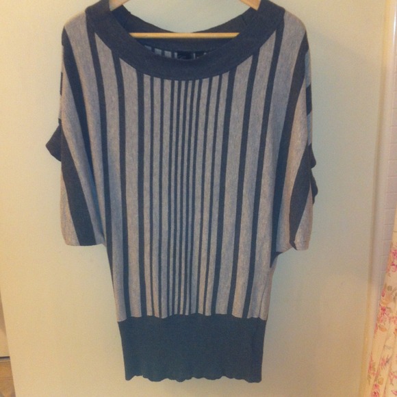 Off the shoulder Guess too