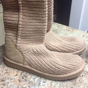 Tan sweater UGGS