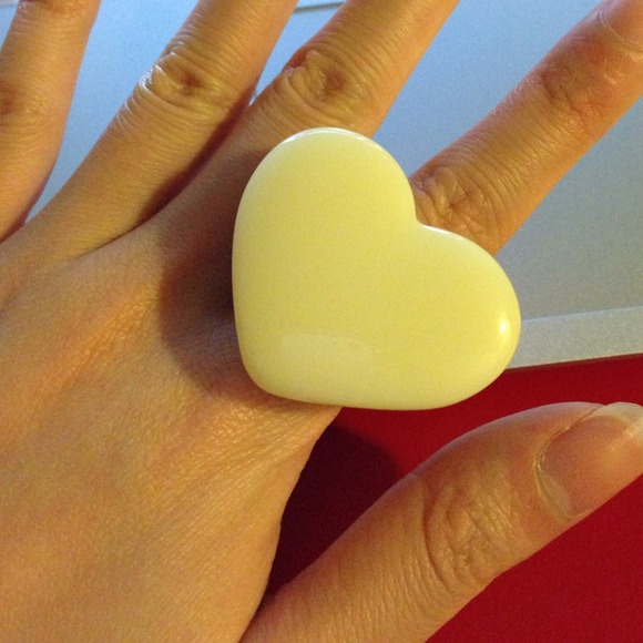 Reduced from $6🎉Heart Ring-White