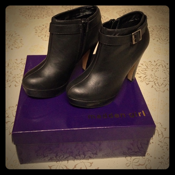 ✨Sold✨Madden Girl Ankle Boots Black