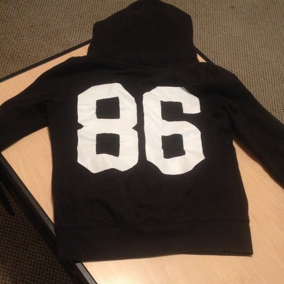 Victoria secret sweatshirt - Picture 2 of 4